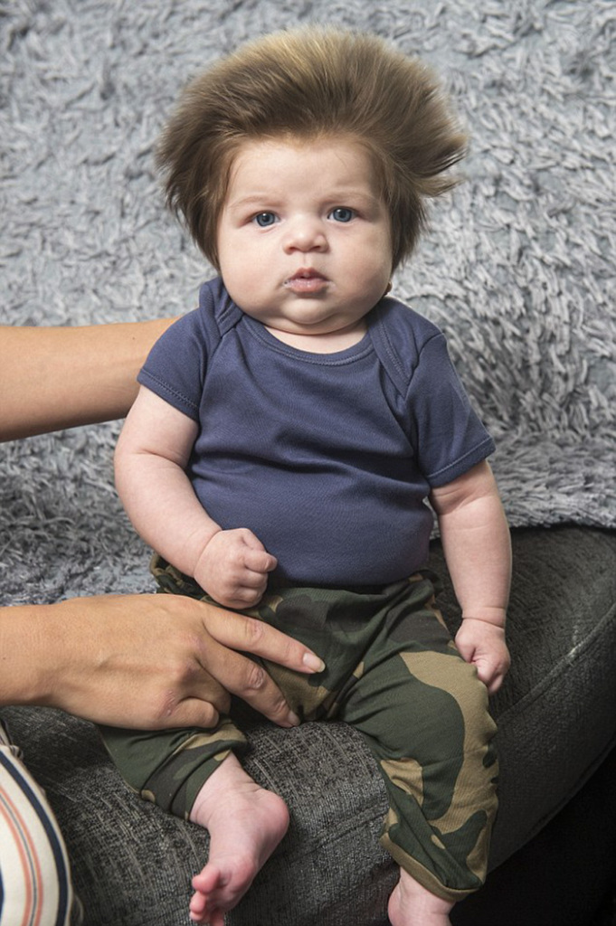 E o próprio Junior curte esse visual, sabia? Não tente colocar um chapéu em sua cabeça, sério!