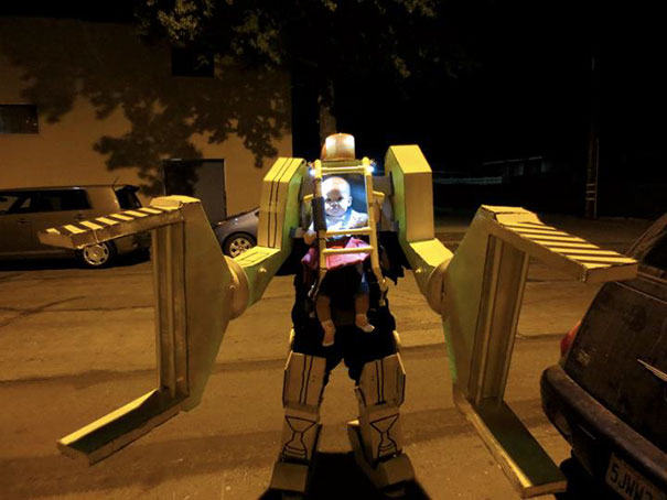 Pais e filhos que detonaram juntos no Halloween