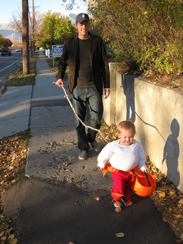 Pais e filhos que detonaram juntos no Halloween