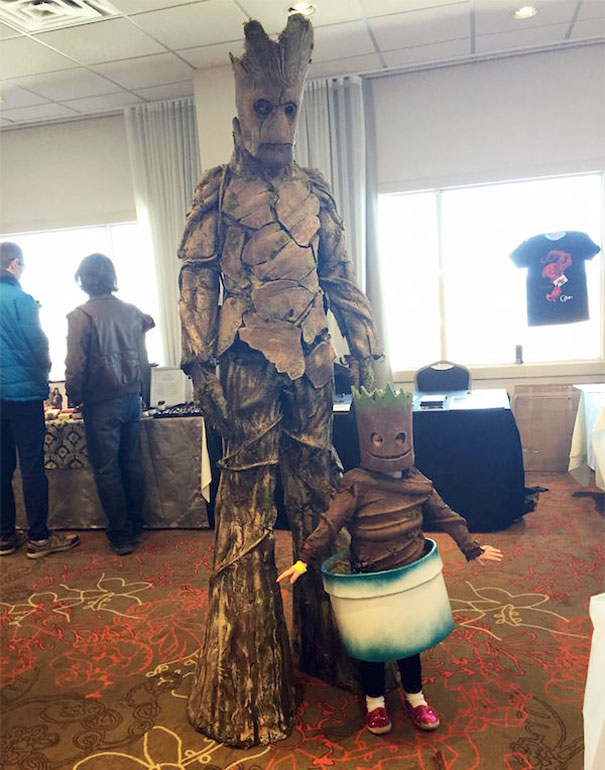 Pais e filhos que detonaram juntos no Halloween