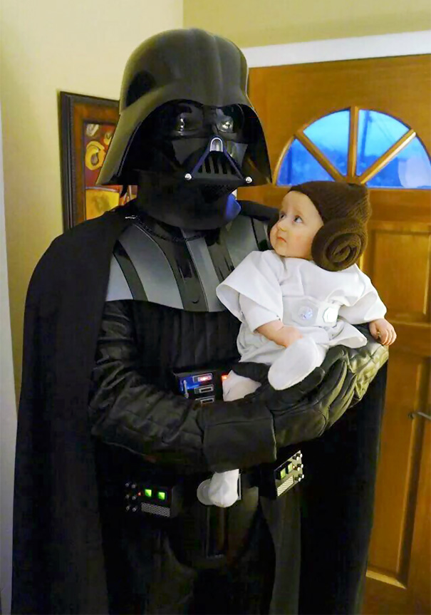 Pais e filhos que detonaram juntos no Halloween