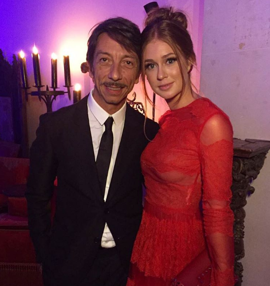 Com o estilista Pierpaolo Piccioli, que comanda a maison Valentino