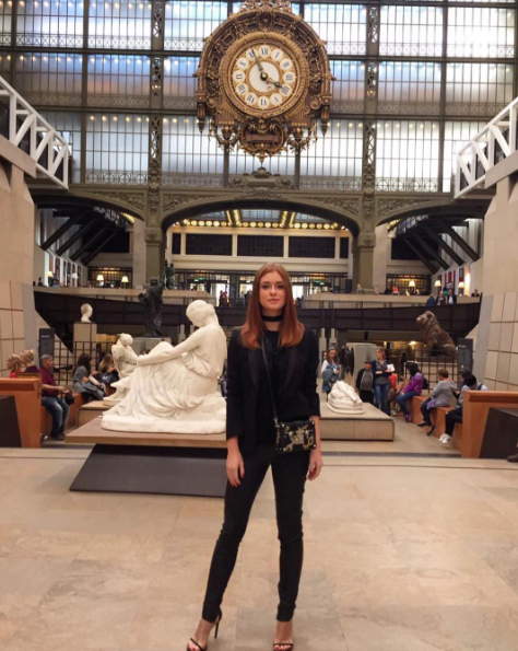 Marina, versão turista em museu francês