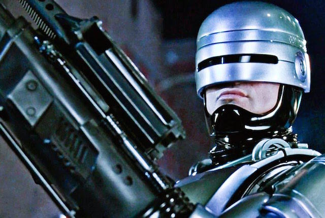 Muitos fãs sempre desconfiaram que Robocop era uma história com mensagens escondidas sobre Jesus Cristo e o cristianismo. Talvez essas mensagens não estivessem tão escondidas assim. A prova: Robocop é um homem que é morto de maneira brutal e volta dos mortos para salvar a cidade de Detroit do mal. O diretor do filme original, de 1987, Paul Verhoeven, confirmou a teoria.