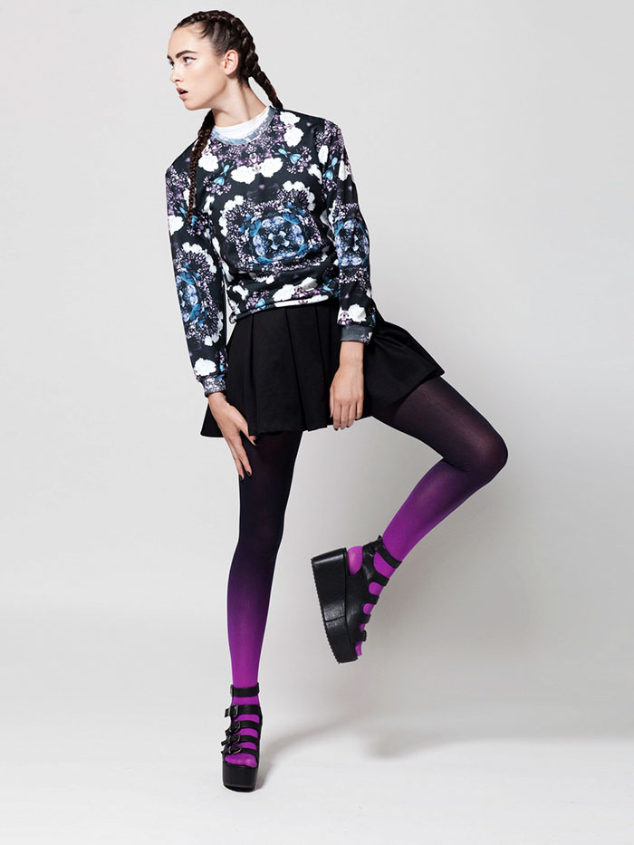 Tiffany Ju é a designer por trás dessas meias cheias de graça e estilo, que são feitas à mão. Teria coragem de usar? :)