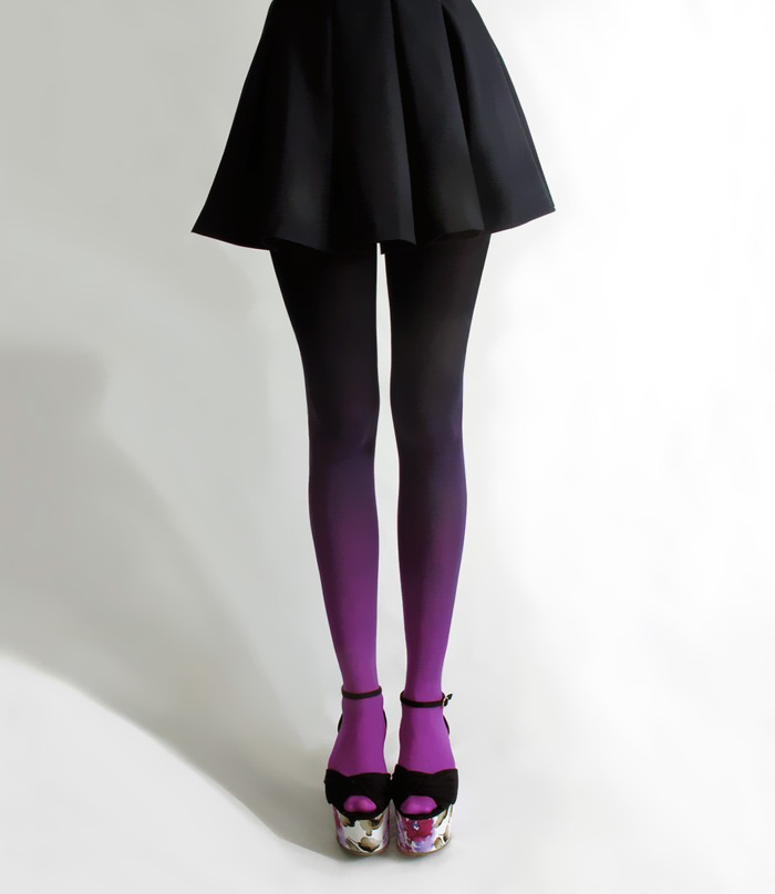 Tiffany Ju é a designer por trás dessas meias cheias de graça e estilo, que são feitas à mão. Teria coragem de usar? :)