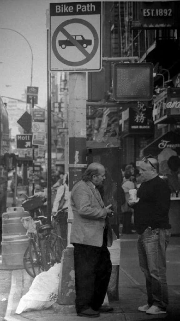 Os retratos de Paul Cadden impressionam pela perfeição e riqueza de detalhes. Tudo é feito com grafite!