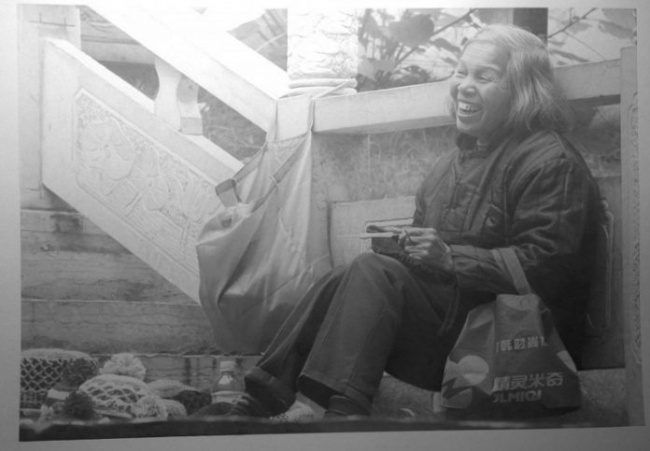 Os retratos de Paul Cadden impressionam pela perfeição e riqueza de detalhes. Tudo é feito com grafite!