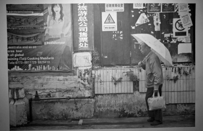 Os retratos de Paul Cadden impressionam pela perfeição e riqueza de detalhes. Tudo é feito com grafite!