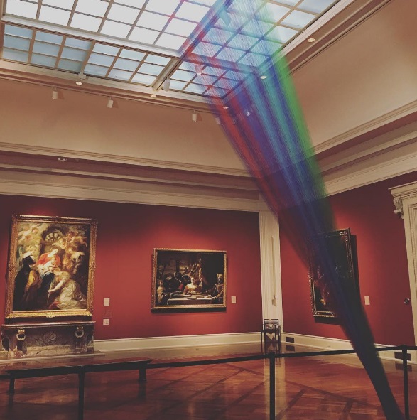Para acompanhar as criação do artista, como esta que está no Museu de Toledo, em Ohia, é só seguir @gabrieldawe no Instagram