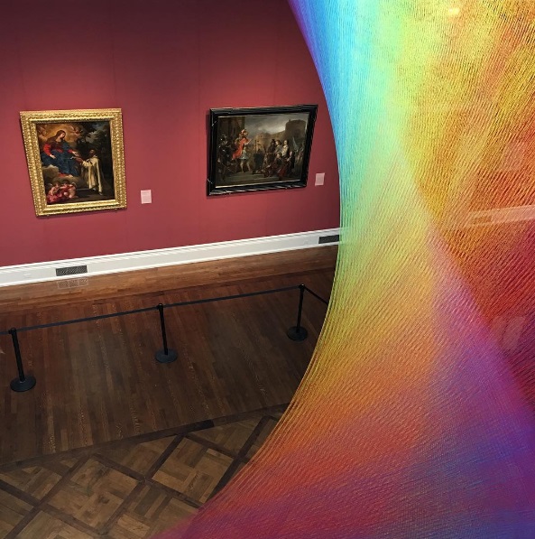 Para acompanhar as criação do artista, como esta que está no Museu de Toledo, em Ohia, é só seguir @gabrieldawe no Instagram