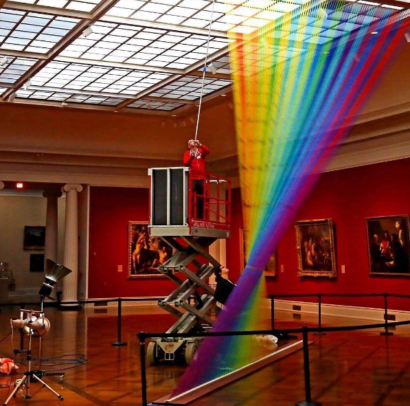 Para acompanhar as criação do artista, como esta que está no Museu de Toledo, em Ohia, é só seguir @gabrieldawe no Instagram