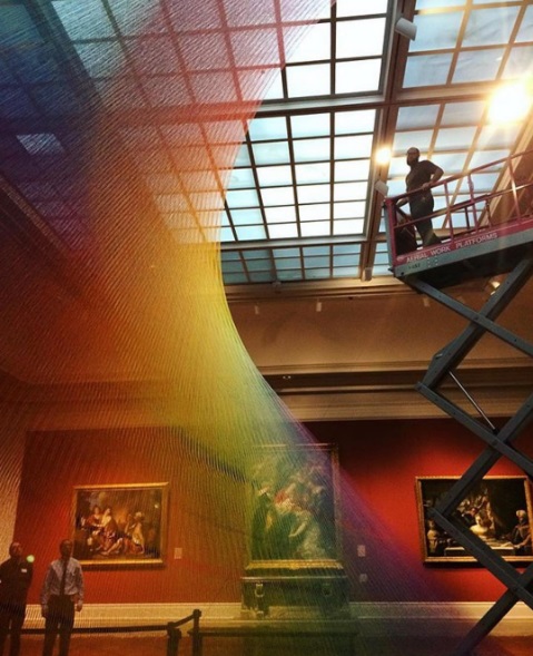 Para acompanhar as criação do artista, como esta que está no Museu de Toledo, em Ohia, é só seguir @gabrieldawe no Instagram
