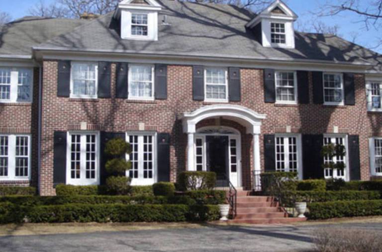 A casa de 'Esqueceram de Mim' fica em Winnetka, Illinois, nos Estados Unidos. Ela esteve à venda por US$ 2,4 milhões (R$ 7,6 milhões)