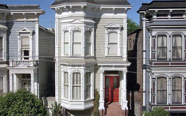 A casa que serviu de fachada para a residência da família Tanner existe e custa US$ 4,15 milhões (R$ 13 milhões). O imóvel fica na Rua Broderick, nº 1709, em Pacific Heights, San Francisco