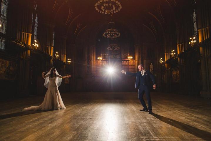 Algumas fãs já concretizaram o sonho de realizar um casamento temático de Harry Potter. Nesse das fotos, eles transformarem um hotel antigo em Manchester, Inglaterra, em um Castelo de Hogwarts. No topo do bolo, foram usadas as figuras de Lord Voldemort e Bellatrix Lestrange feitos de Lego