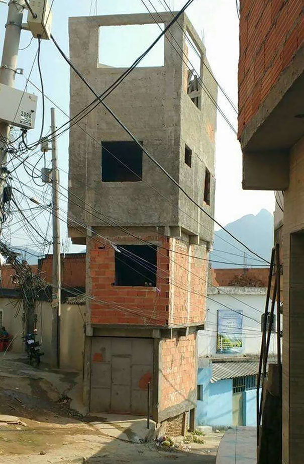 Essas pessoas erraram miseravelmente na hora de desenvolver o seu trabalho nessas construções