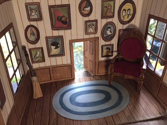 A ilustradora Jada Fitch, de Portland, nos Estados Unidos, cria pequenas e incríveis casas paras seus amigos pássaros, que estão sempre passando na sua casa para uma visita