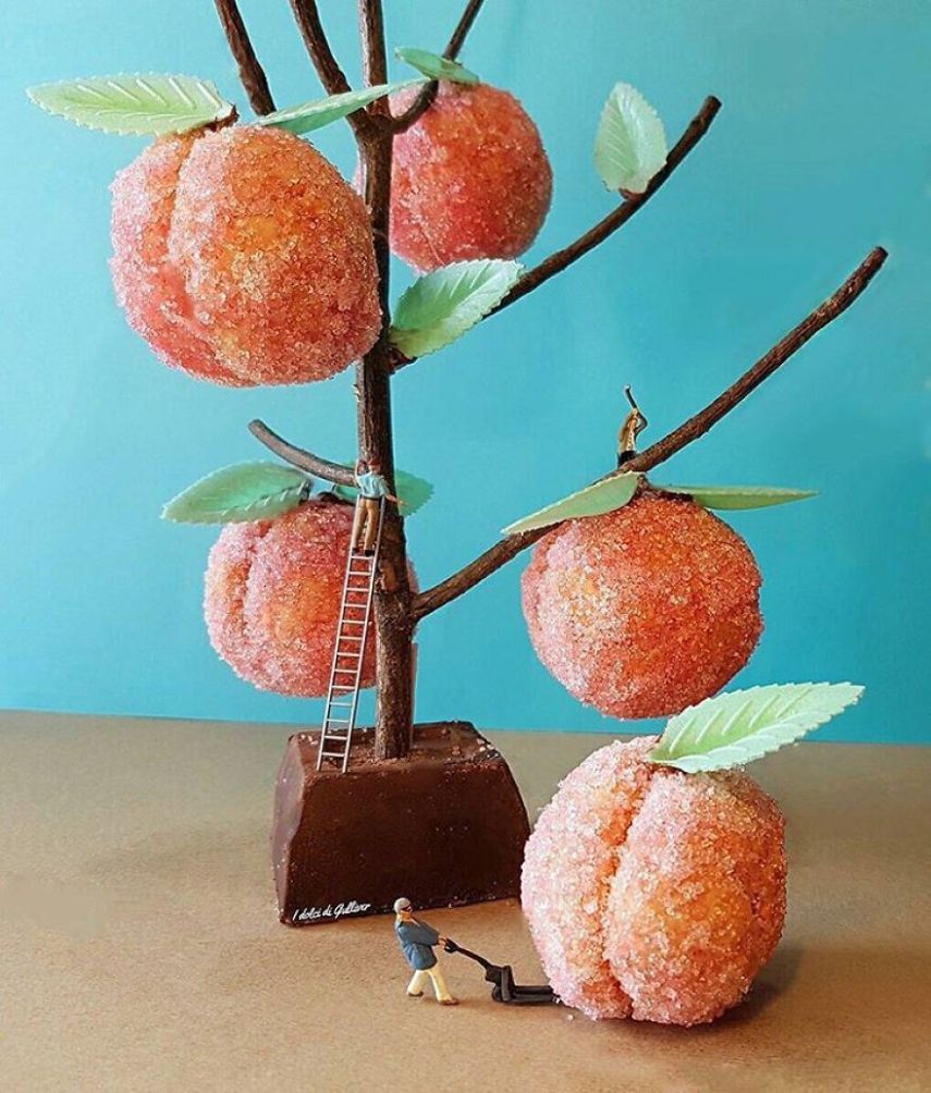 Matteo Stucchi é um chef pâtissier de Monza, na Itália, que cria mundos em miniatura para deixar as suas sobremesas ainda mais incríveis. Para acompanhar as criações, é só seguir o italiano no Instagram @idolcidigulliver