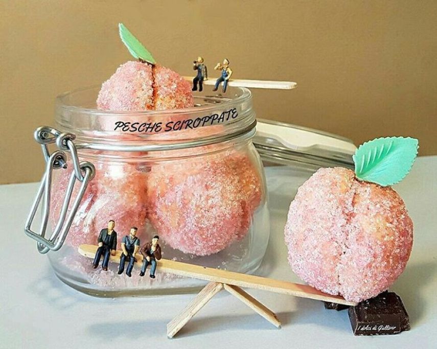 Matteo Stucchi é um chef pâtissier de Monza, na Itália, que cria mundos em miniatura para deixar as suas sobremesas ainda mais incríveis. Para acompanhar as criações, é só seguir o italiano no Instagram @idolcidigulliver