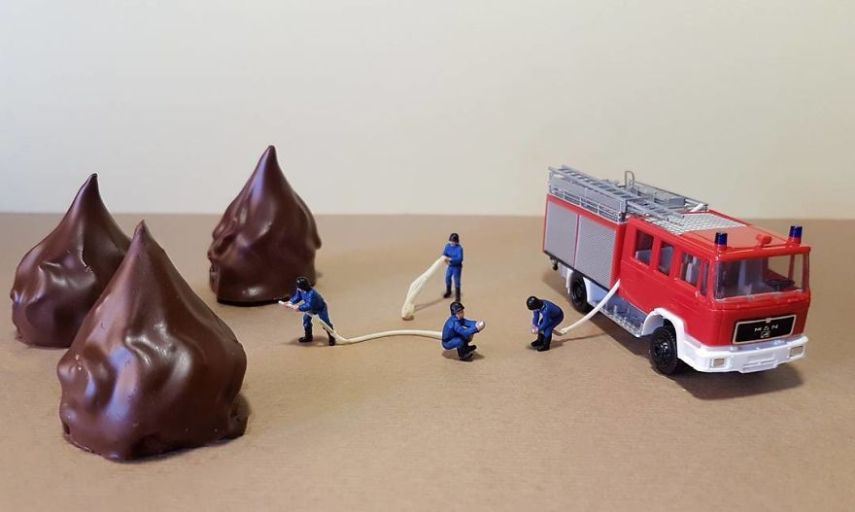 Matteo Stucchi é um chef pâtissier de Monza, na Itália, que cria mundos em miniatura para deixar as suas sobremesas ainda mais incríveis. Para acompanhar as criações, é só seguir o italiano no Instagram @idolcidigulliver