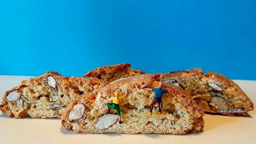 Matteo Stucchi é um chef pâtissier de Monza, na Itália, que cria mundos em miniatura para deixar as suas sobremesas ainda mais incríveis. Para acompanhar as criações, é só seguir o italiano no Instagram @idolcidigulliver
