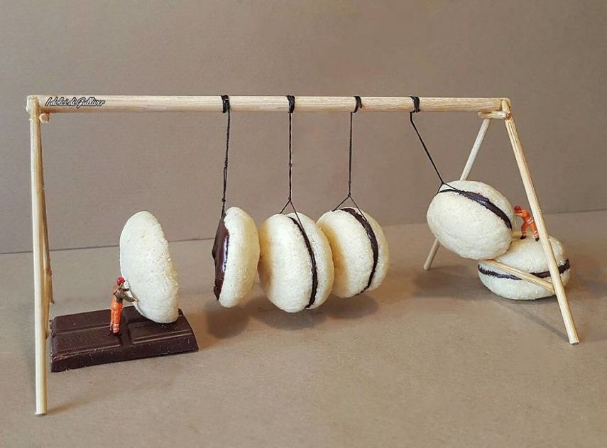 Matteo Stucchi é um chef pâtissier de Monza, na Itália, que cria mundos em miniatura para deixar as suas sobremesas ainda mais incríveis. Para acompanhar as criações, é só seguir o italiano no Instagram @idolcidigulliver