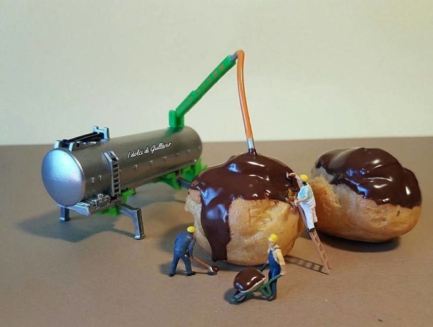 Matteo Stucchi é um chef pâtissier de Monza, na Itália, que cria mundos em miniatura para deixar as suas sobremesas ainda mais incríveis. Para acompanhar as criações, é só seguir o italiano no Instagram @idolcidigulliver