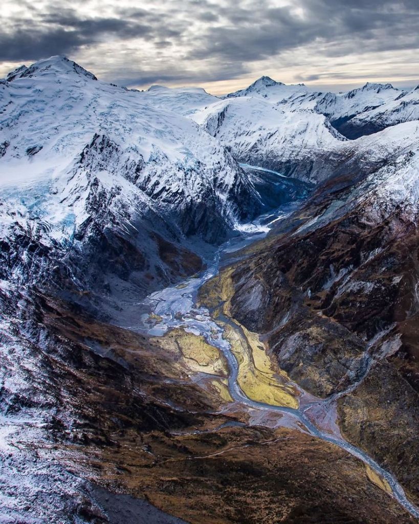 Rach Stewart é uma fotógrafa que ama praias, montanhas e natureza. A jovem resolveu fazer uma série de fotos para mostrar as belezas escondidas em seu país, a Nova Zelândia