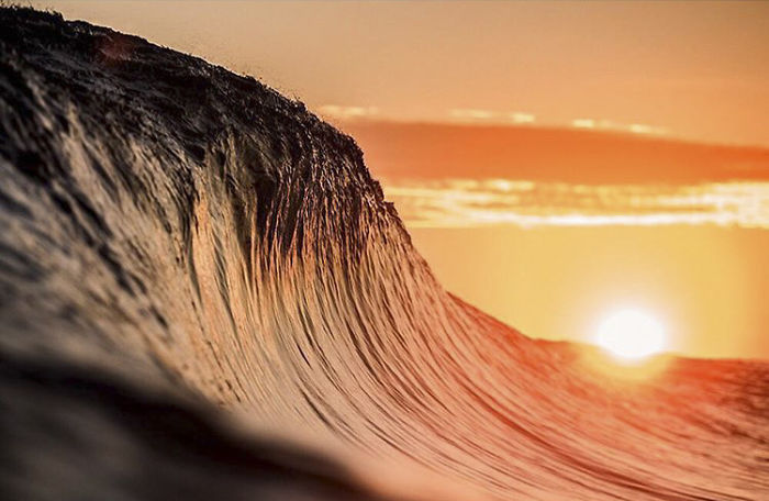 O fotógrafo australiano Lloyd Meudell resolveu se especializar em fotografar a beleza das ondas