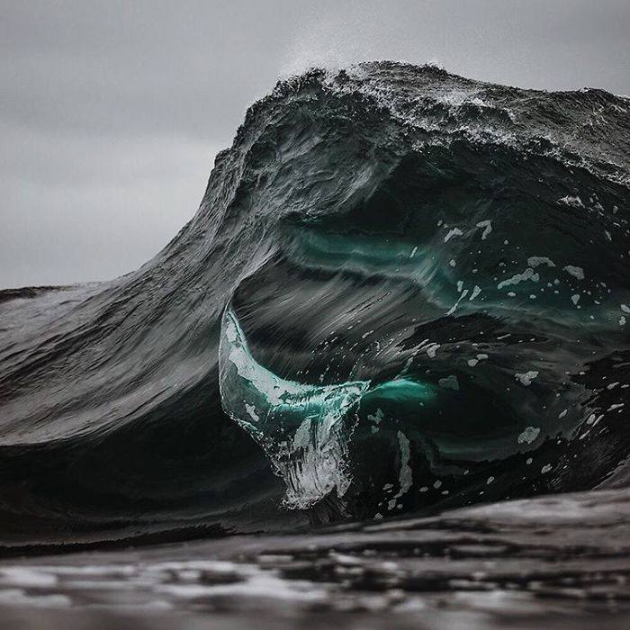 O fotógrafo australiano Lloyd Meudell resolveu se especializar em fotografar a beleza das ondas