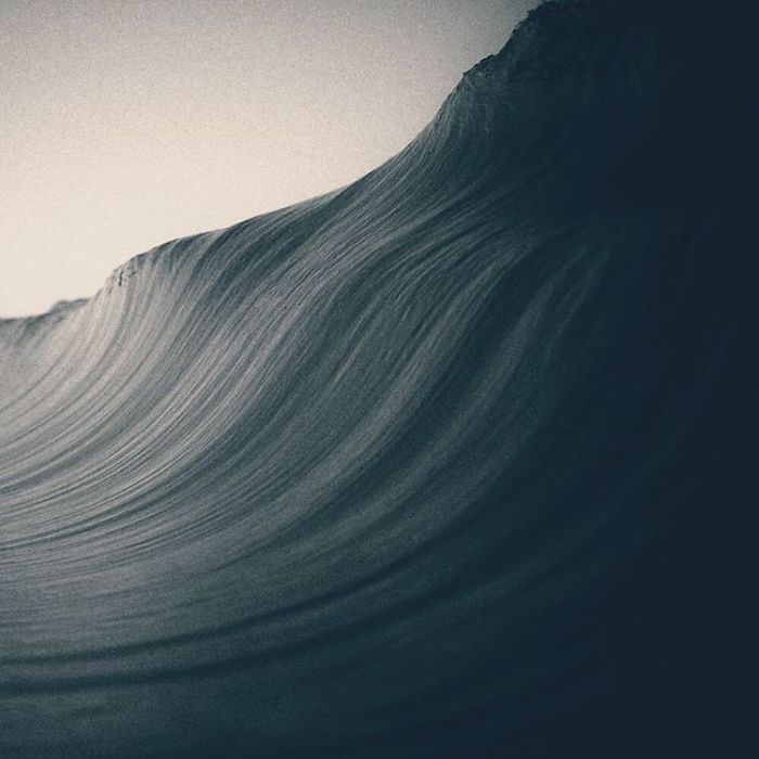 O fotógrafo australiano Lloyd Meudell resolveu se especializar em fotografar a beleza das ondas