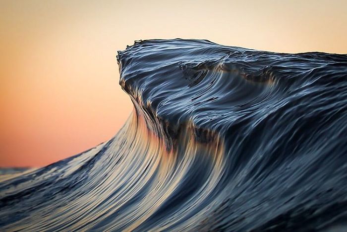 O fotógrafo australiano Lloyd Meudell resolveu se especializar em fotografar a beleza das ondas