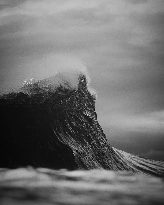 O fotógrafo australiano Lloyd Meudell resolveu se especializar em fotografar a beleza das ondas