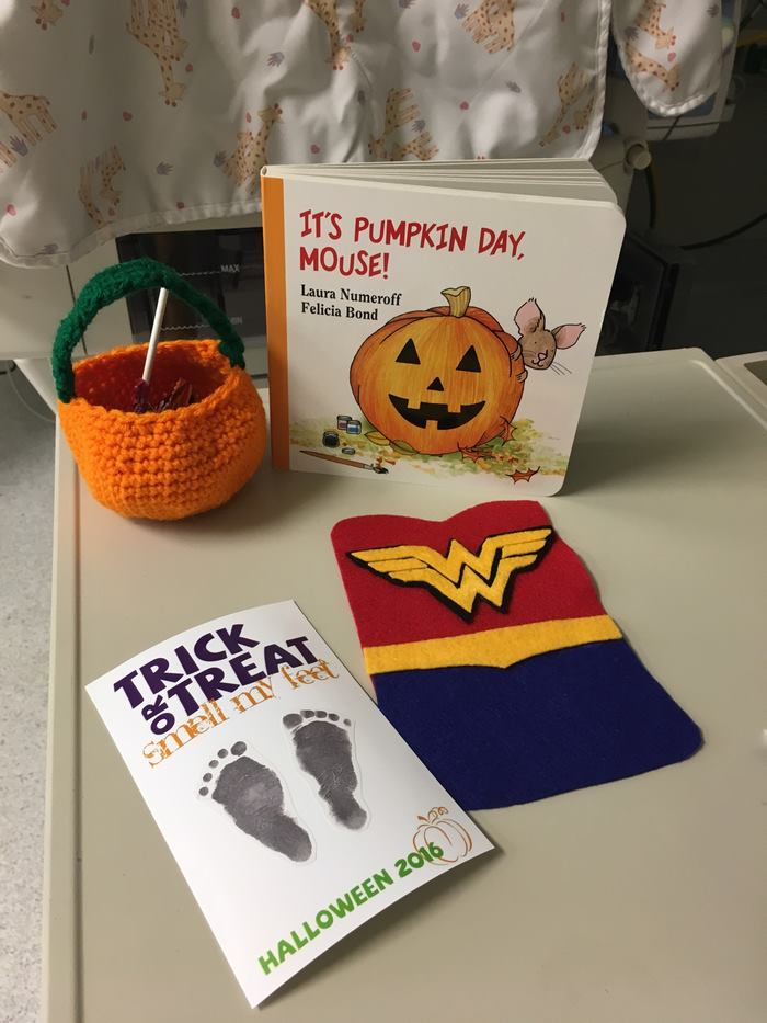 Em um hospital do Kansas, nos Estados Unidos, voluntários e enfermeiras decidiram surpreender os pais de bebês prematuros com a primeira festa de Halloween dos pequenos