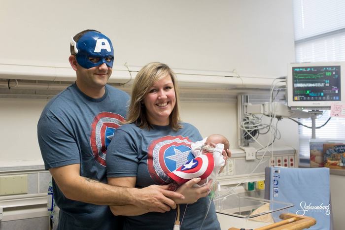 Em um hospital do Kansas, nos Estados Unidos, voluntários e enfermeiras decidiram surpreender os pais de bebês prematuros com a primeira festa de Halloween dos pequenos