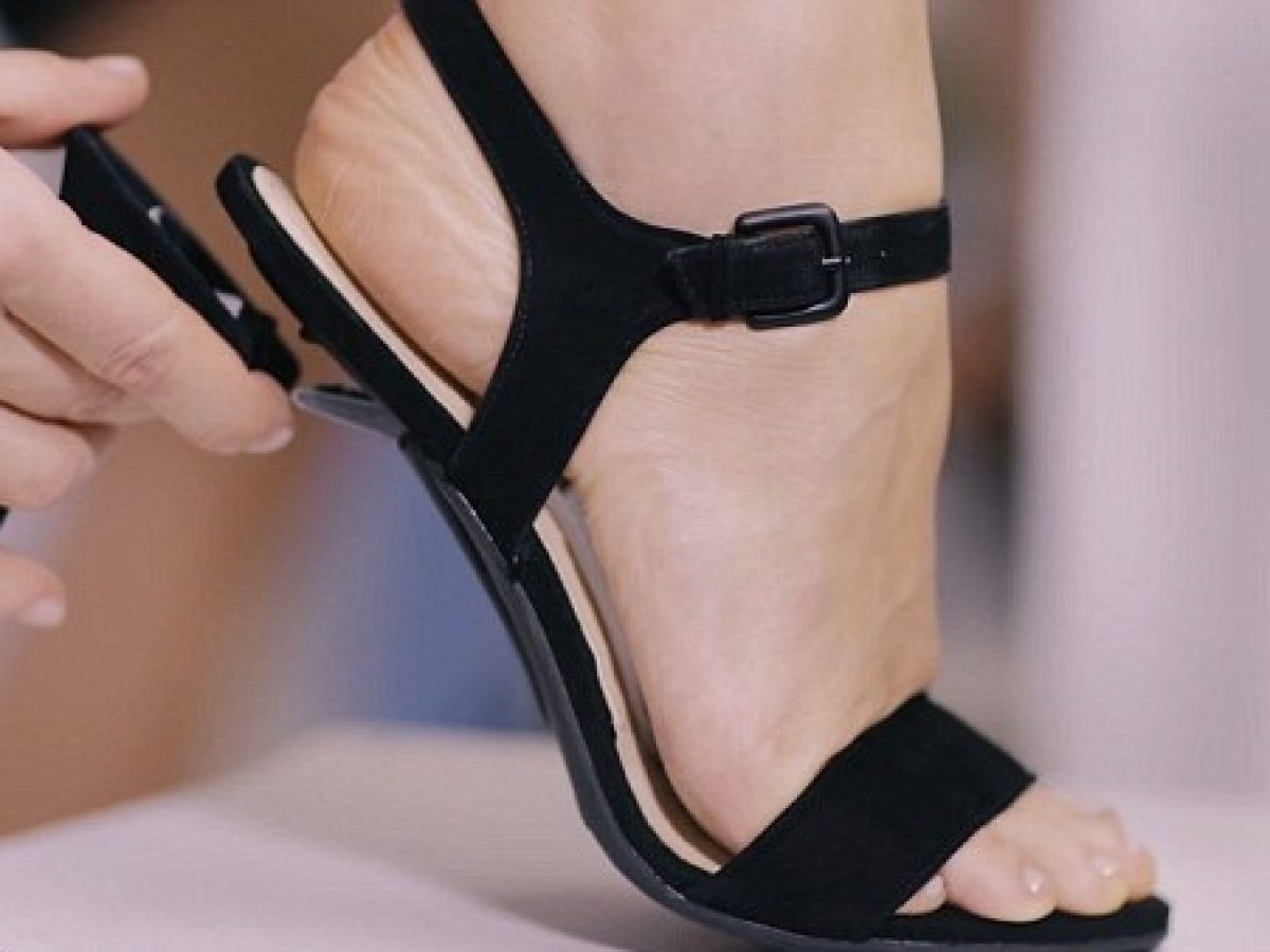 Botas de 'pernas humanas': influenciadora viraliza com sapato de R$ 12 mil  e divide opiniões na web