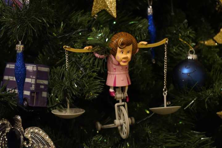 Kathryn Burnett viralizou nas redes sociais com essa árvore de Natal mágica e toda customizada!