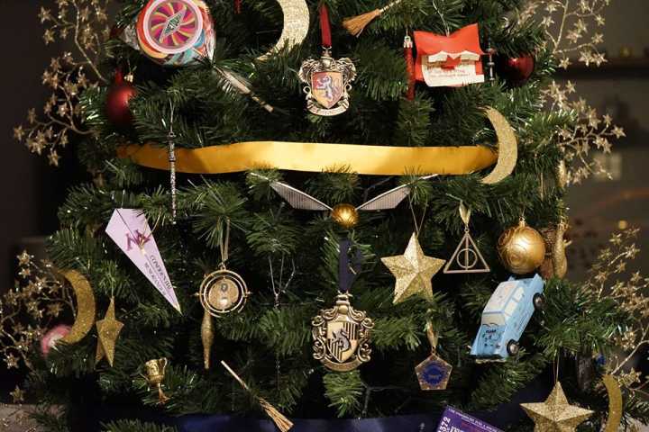 Kathryn Burnett viralizou nas redes sociais com essa árvore de Natal mágica e toda customizada!
