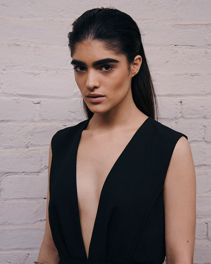 Ela sofria bullying por ter sobrancelhas grossas demais, Hoje, Natalia Castellar é apenas uma modelo de sucesso. Parece que o mundo dá voltas, né, queridinha?