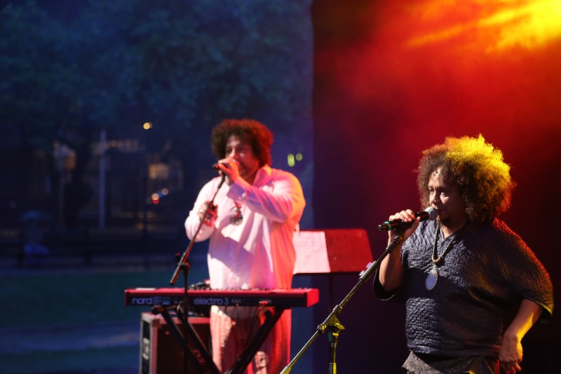 Chico César e Miguel Araújo no Palco Se Ligaê