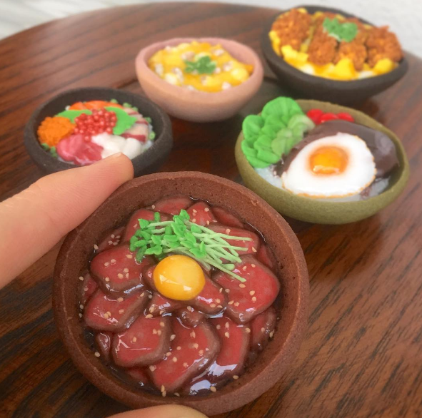 A japonesa Chikoto Kawakami cria cookies de açúcar em formatos perfeitos de clássicos da culinária oriental