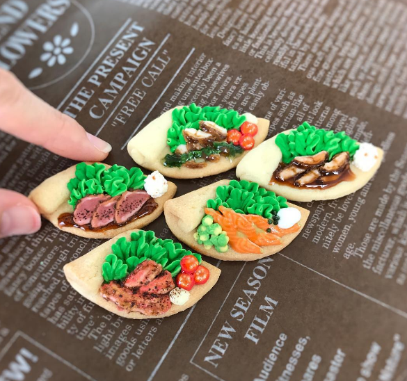 A japonesa Chikoto Kawakami cria cookies de açúcar em formatos perfeitos de clássicos da culinária oriental