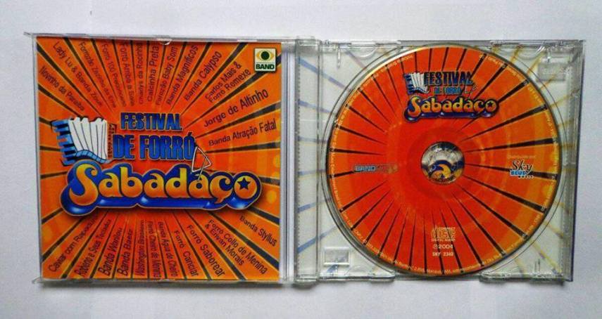 Tudo bem, não tem nenhum artista nessa capa, mas é um disco do SABADAÇO do Gilberto Barros