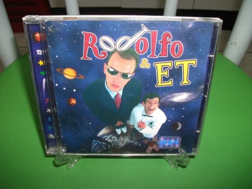 Até mesmo a dupla que surgiu no programa do Ratinho e depois trabalhou com Gugu teve o seu disco com alguns hits, como 