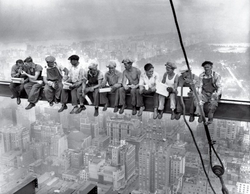 Funcionários durante a construção do Rockfeller Center, em NY, em 1932