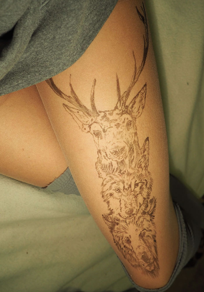Meias calças com desenhos imitam tatuagens 