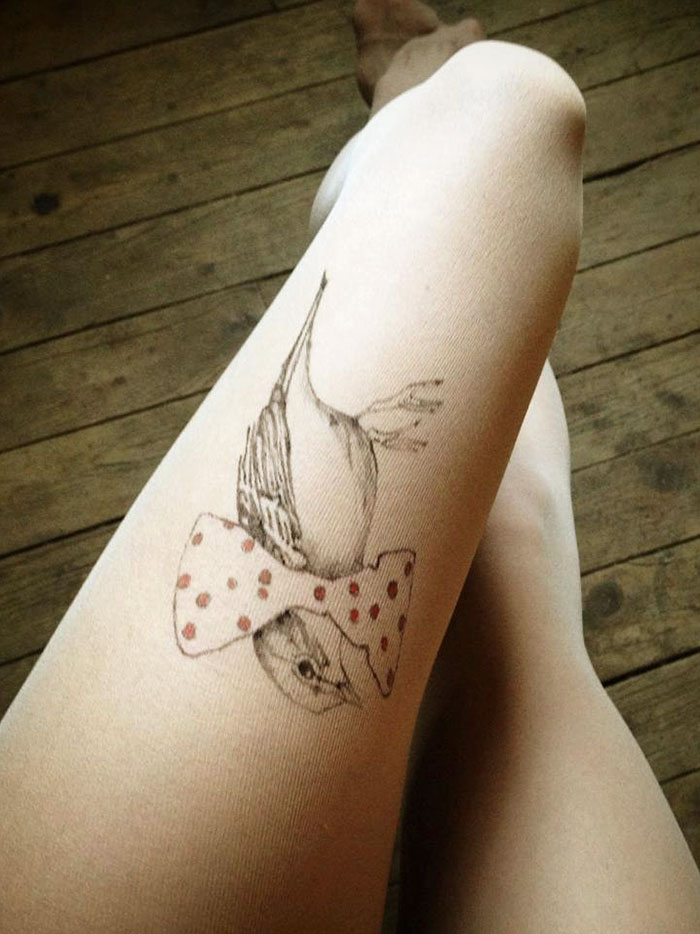 Meias calças com desenhos imitam tatuagens 