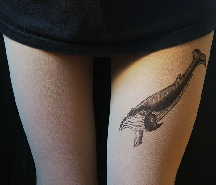 Meias calças com desenhos imitam tatuagens 