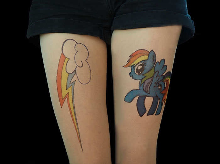 Meias calças com desenhos imitam tatuagens 
